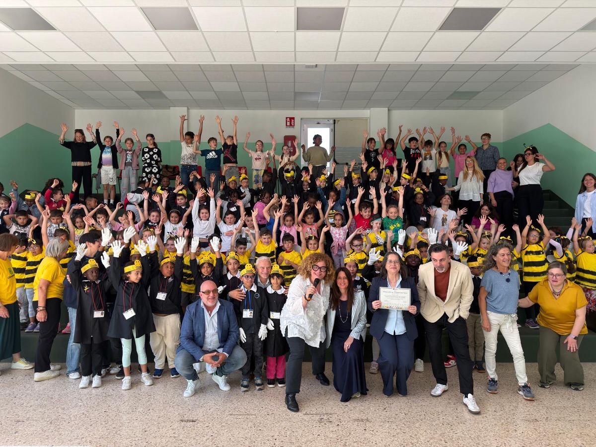 Novara, premiati gli studenti del “Fornara Ossola” con il progetto “Il Regno delle Api”