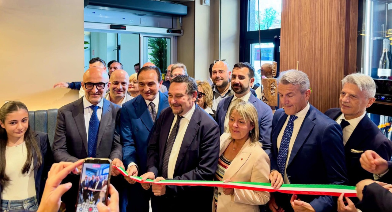 Novara, riapre il bar della stazione dopo otto anni di chiusura ...