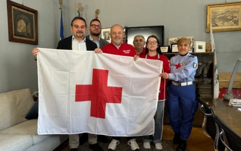 Anche Novara celebra la Giornata Mondiale della Croce Rossa