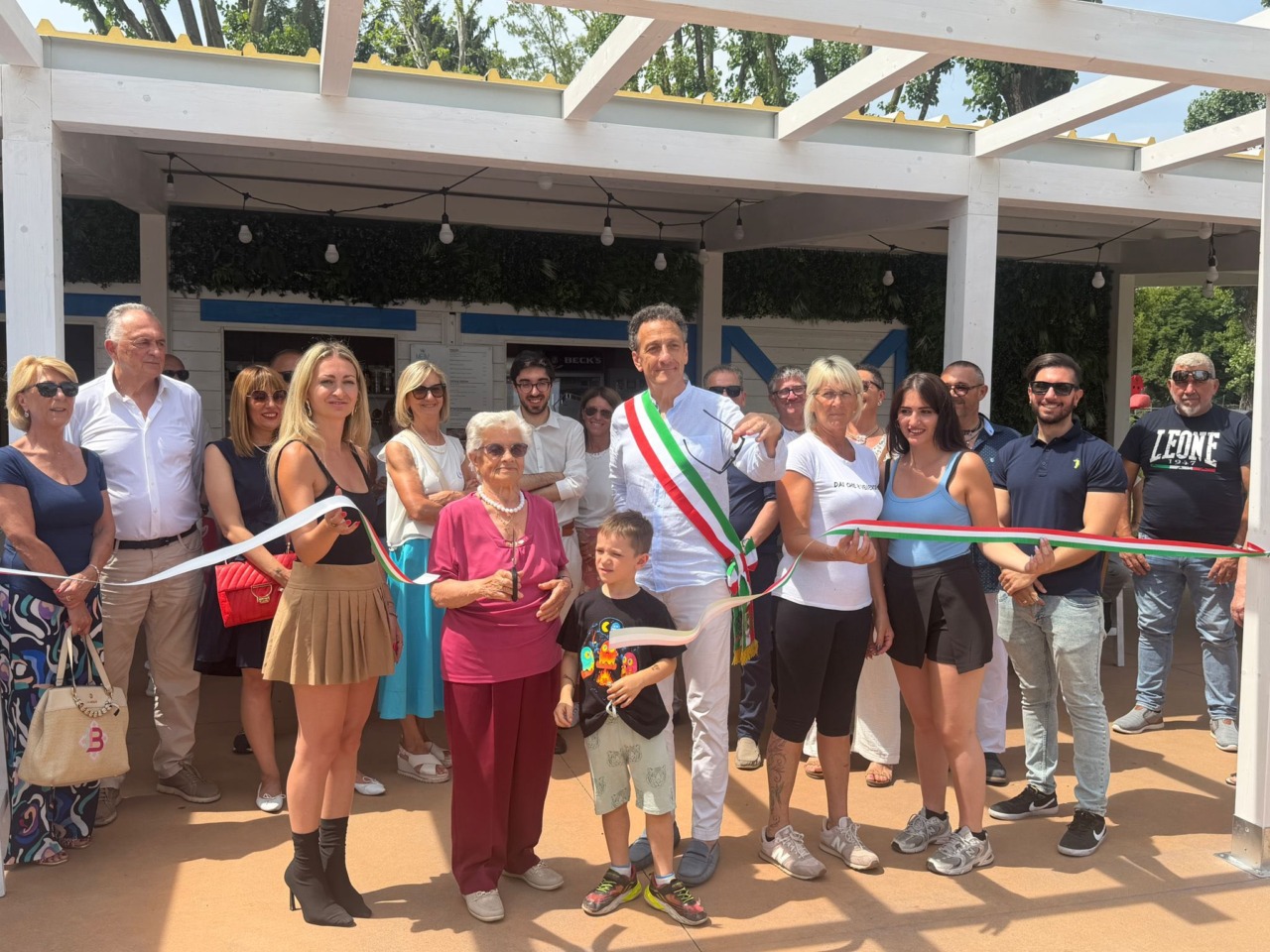 Arona, inaugurato il nuovo Lido: ingresso libero, nuovi servizi e spazi rinnovati