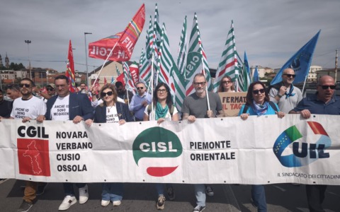 McQueen, corteo a Novara contro i 38 licenziamenti; Cirio: “Mettere in campo ogni azione possibile”