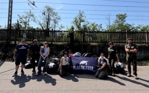 Trecate, raccolti 38 sacchi di rifiuti durante la pulizia del Parco