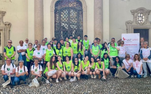 Novara, studenti e volontari ripuliscono l’Allea e il centro in vista della Giornata mondiale senza tabacco