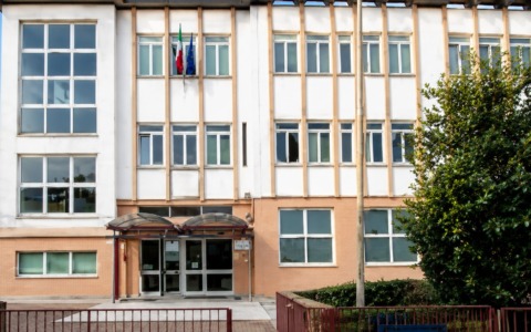 Galliate ottiene 120mila euro per una scuola più accessibile: il Comune è primo in Piemonte nel bando contro le barriere architettoniche