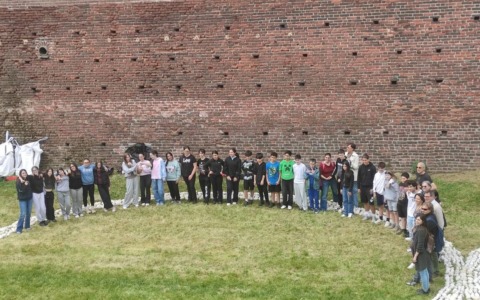 A Galliate il “Terzo Paradiso” di Michelangelo Pistoletto realizzato dagli studenti della Calvino