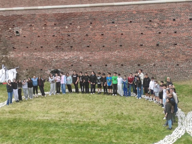 A Galliate il “Terzo Paradiso” di Michelangelo Pistoletto realizzato dagli studenti della Calvino