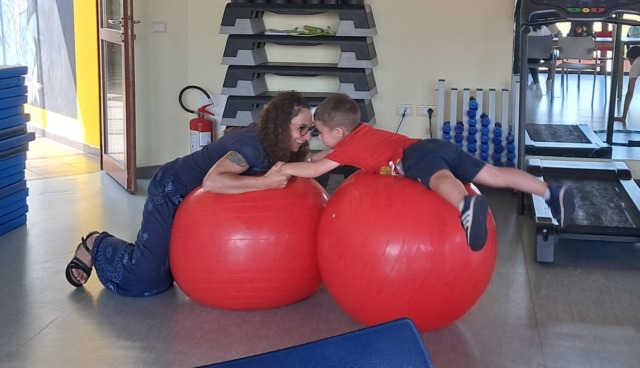 Recetto, al via “Mani che si incontrano”: bambini e persone con disabilità insieme nel progetto Family+
