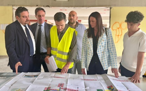 Da area abbandonata a campus, sopralluogo nel cantiere della futura residenza Edisu: “Rafforziamo la vocazione universitaria di Novara”