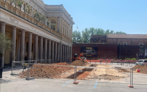 Piazza Martiri, affiorano mura tardo antiche durante gli scavi