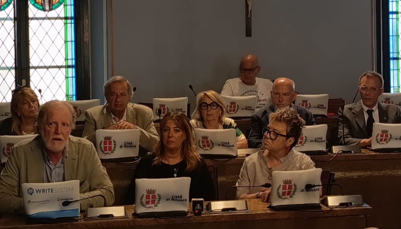 Novara, “Piantiamo alberi e ricicliamo smartphone”: rinnovata la collaborazione tra Assa, Comune e Lions