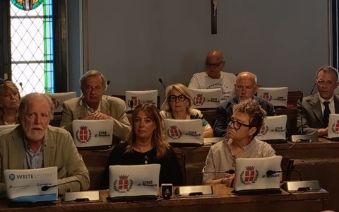 Novara, “Piantiamo alberi e ricicliamo smartphone”: rinnovata la collaborazione tra Assa, Comune e Lions
