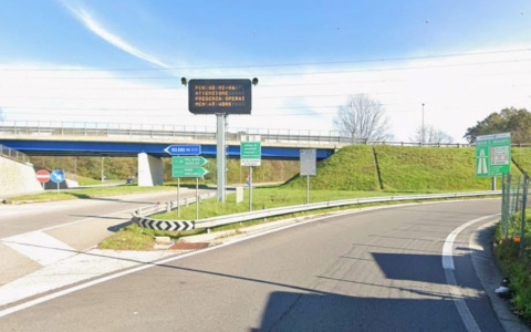Chiusura notturna raccordo A26/A8 stasera