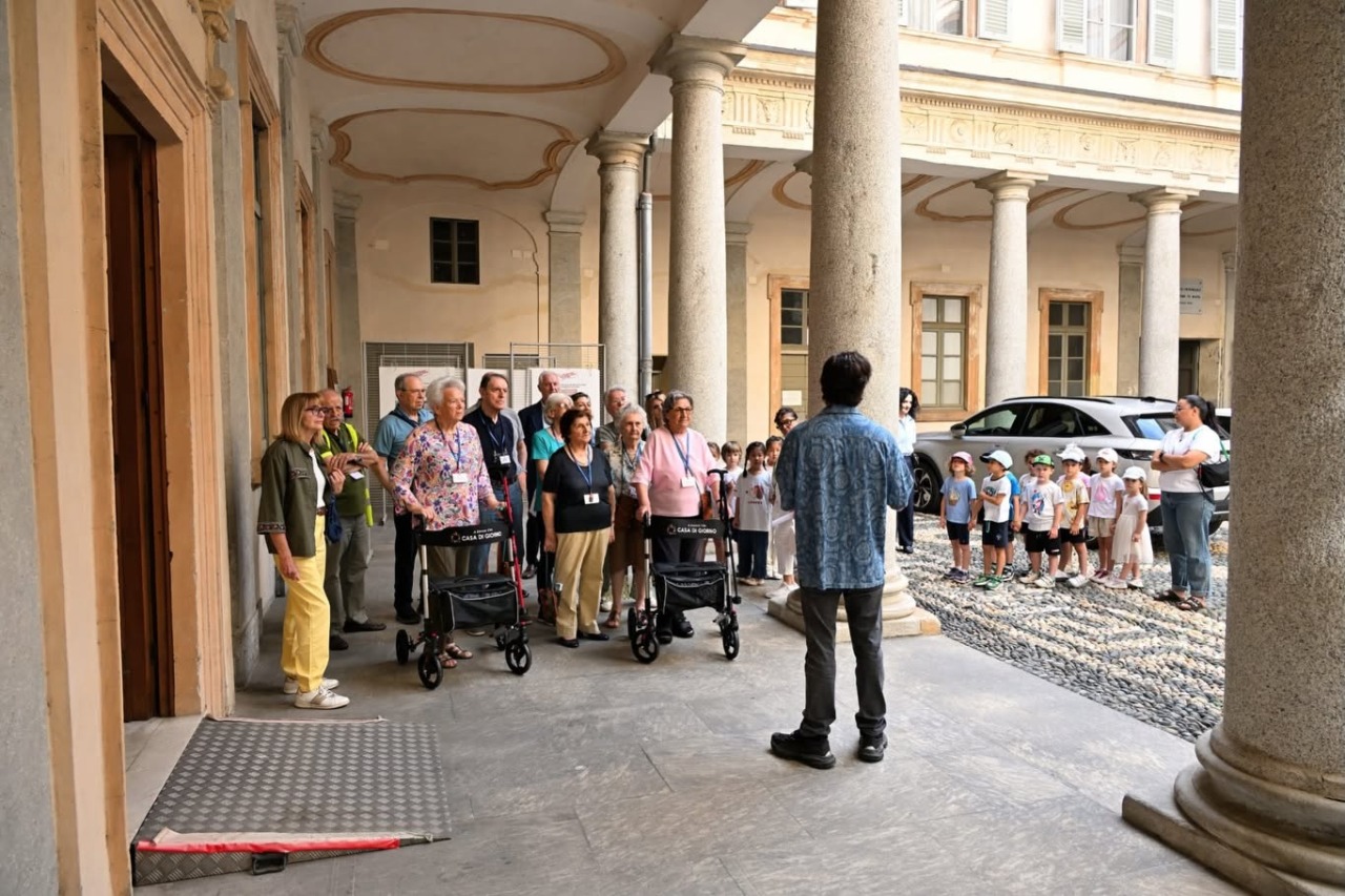 Novara, anziani e bambini alla scoperta delle istituzioni: visita a Provincia, Prefettura e Questura