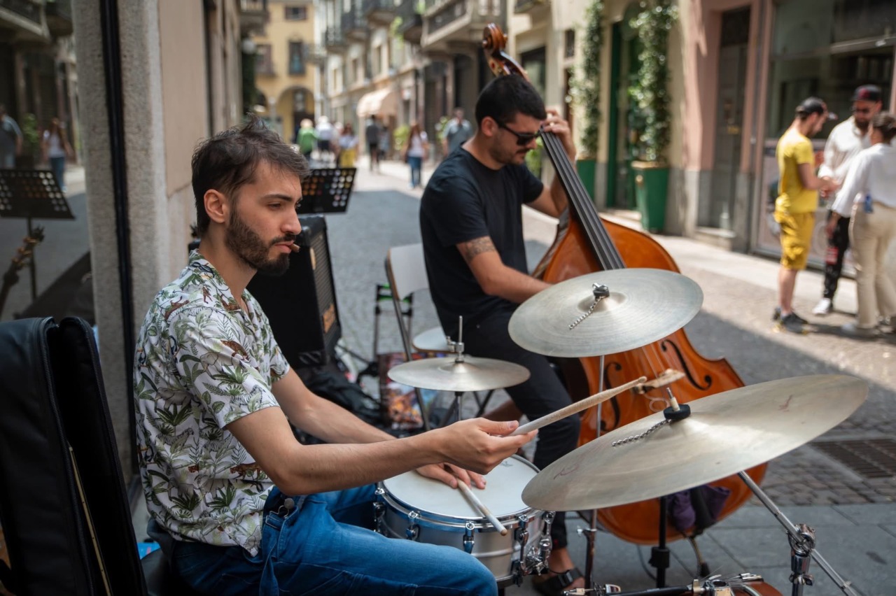 “Concerti Imprevisti”: musica dal vivo tra vie e piazze di Novara a giugno e  settembre 2026