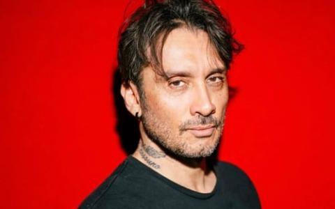 Fabrizio Moro a Varallo al posto di Ron sul palco dell’Alpàa