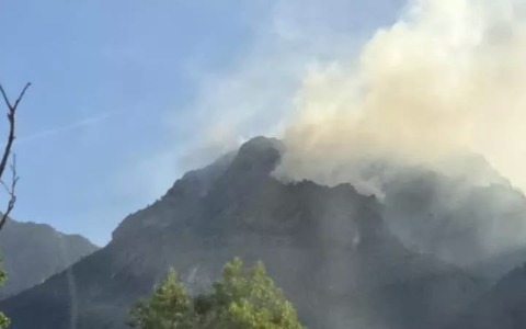 Incendi nel Vco: 150 persone evacuate da Premosello Chiovenda