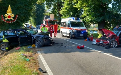 Scontro frontale tra due auto a Borgo Ticino: sei persone coinvolte, anche una bambina