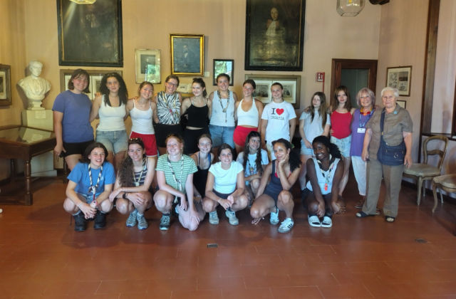 Alla Sala Manzoniana di Lesa la visita di un gruppo di scout belghe
