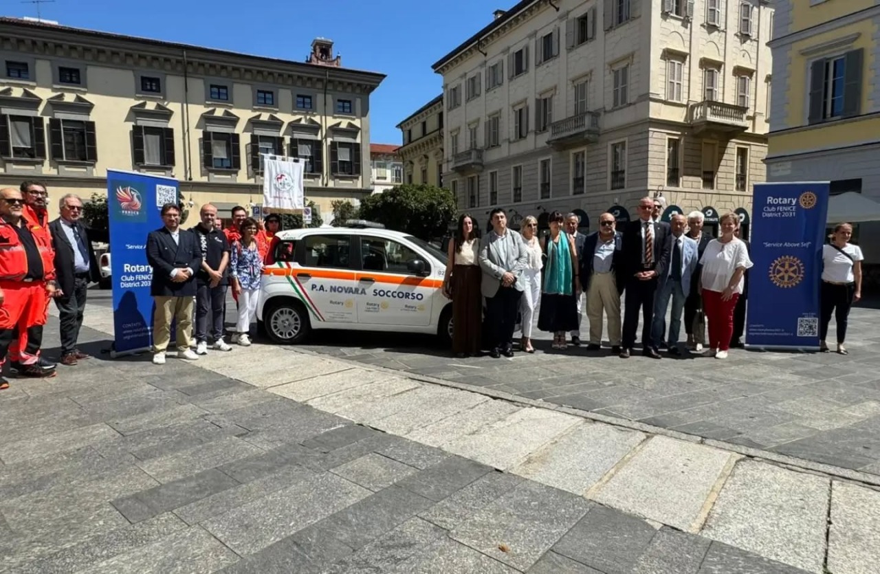 Nuovo mezzo per l’assistenza agli anziani fragili: Rotary e Novara Soccorso insieme per il territorio