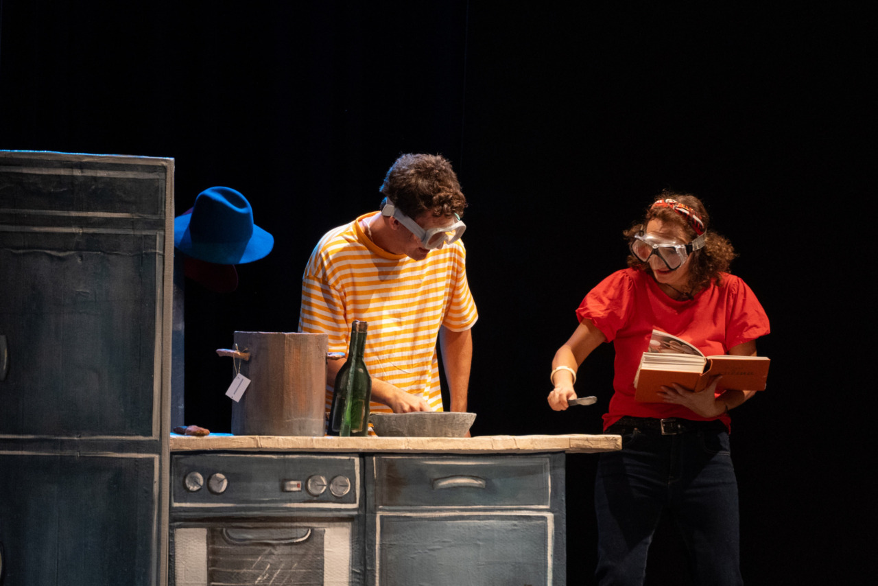 Cabiria Teatro porta “Come cucinare uno smartphone” ai Tetti Verdi per “Estate a Sud”