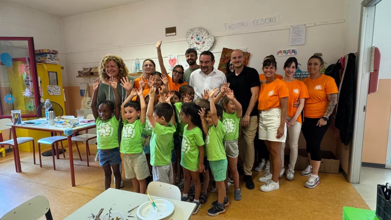 Novara, sindaco e assessore in visita ai centri estivi comunali: coinvolti 600 bambini