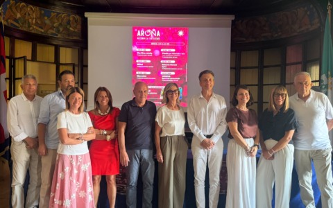 “Arona in Rosa 2026”: quattro giorni di musica, spettacoli, arte ed emozioni sul Lago Maggiore