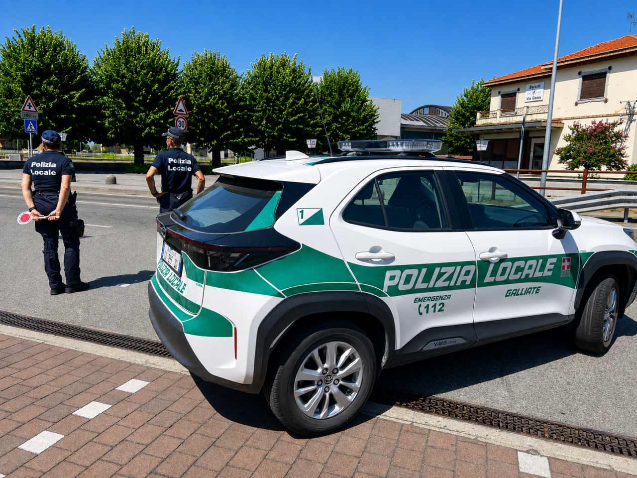 Dorme sulla pista ciclabile poi scappa in auto con tasso 4 volte il consentito: fermato a Galliate