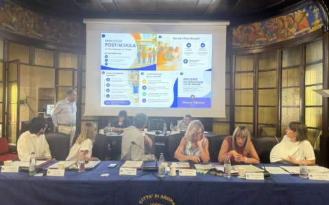 Arona, via libera al post scuola per le medie: approvazione unanime in Consiglio comunale
