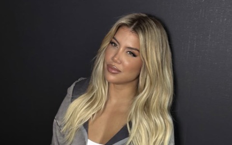 Furto nella villa di Wanda Nara a Galliate: ladri in casa mentre c’erano i cinque figli e la nonna