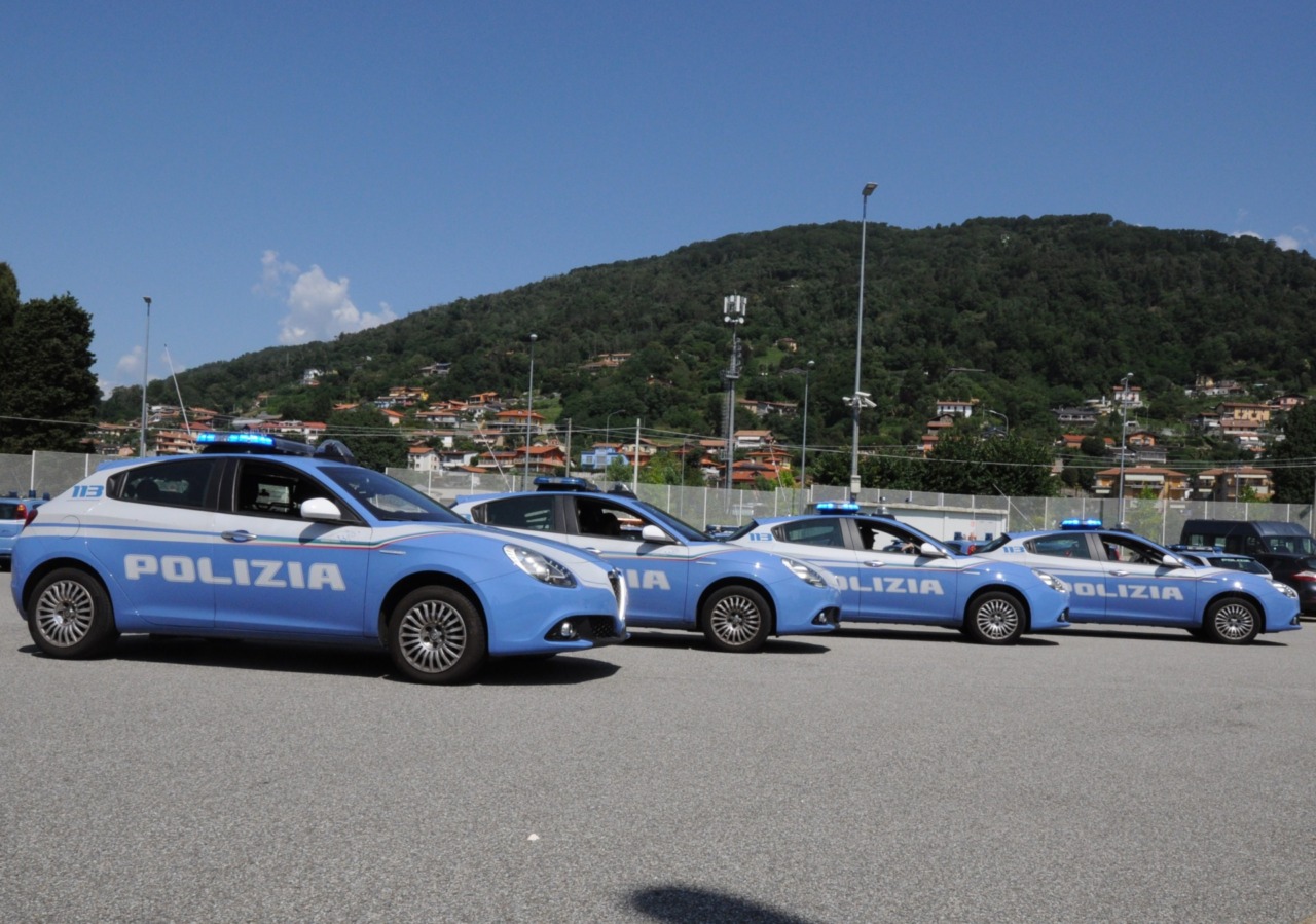 Verbania, rubato il cellulare dall’auto di un 90enne: la Polizia lo ritrova e glielo restituisce