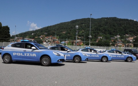 Verbania, rubato il cellulare dall’auto di un 90enne: la Polizia lo ritrova e glielo restituisce