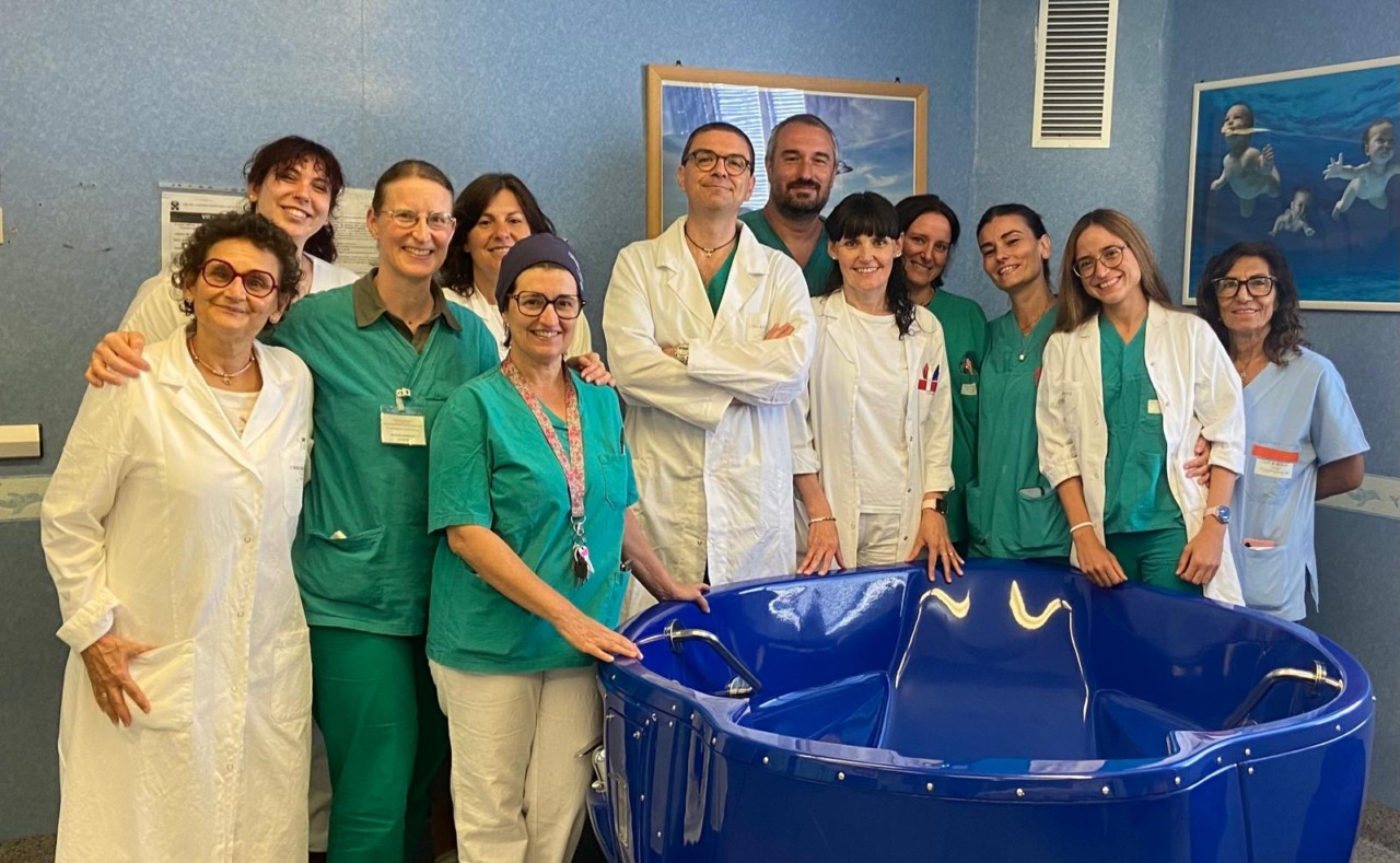 Dodici bambini in 24 ore: record di nascite all’ospedale di Borgomanero