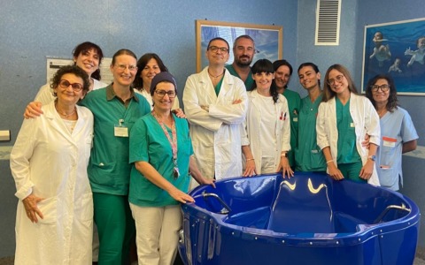 Dodici bambini in 24 ore: record di nascite all’ospedale di Borgomanero