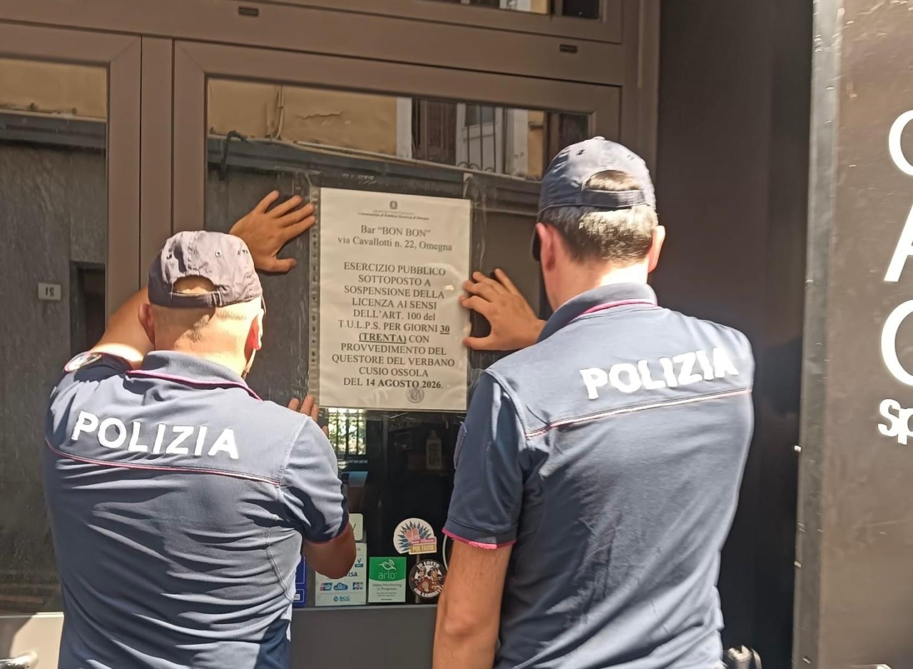 Liti, alcol ai minori e persone con precedenti: chiuso per 30 giorni il bar Bon Bon di Omegna