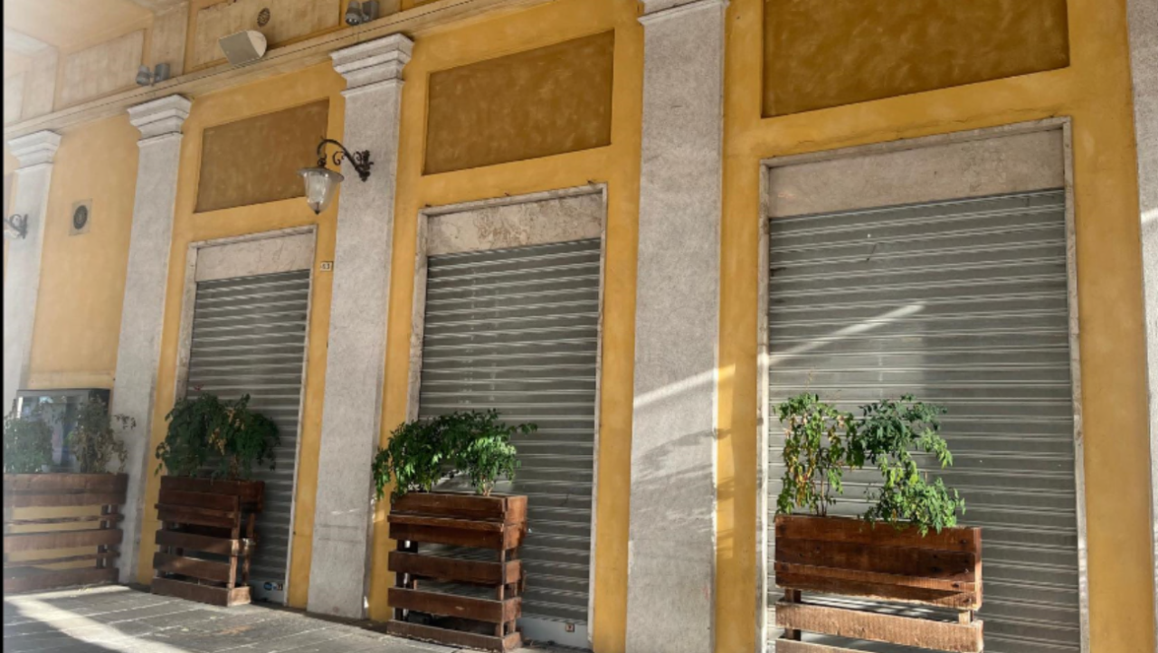 Novara, piazza Martiri perde un altro locale? Il caso approda in Consiglio comunale