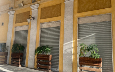 Novara, piazza Martiri perde un altro locale? Il caso approda in Consiglio comunale