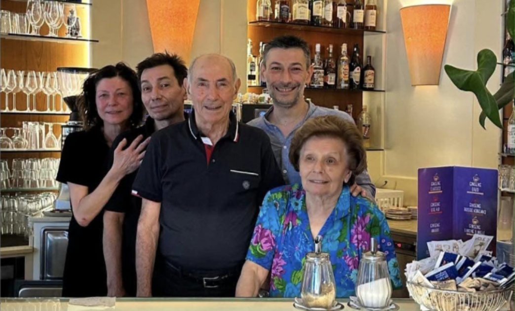 Da 61 anni dietro il bancone: la storia di Pio Apicella, protagonista del commercio oleggese