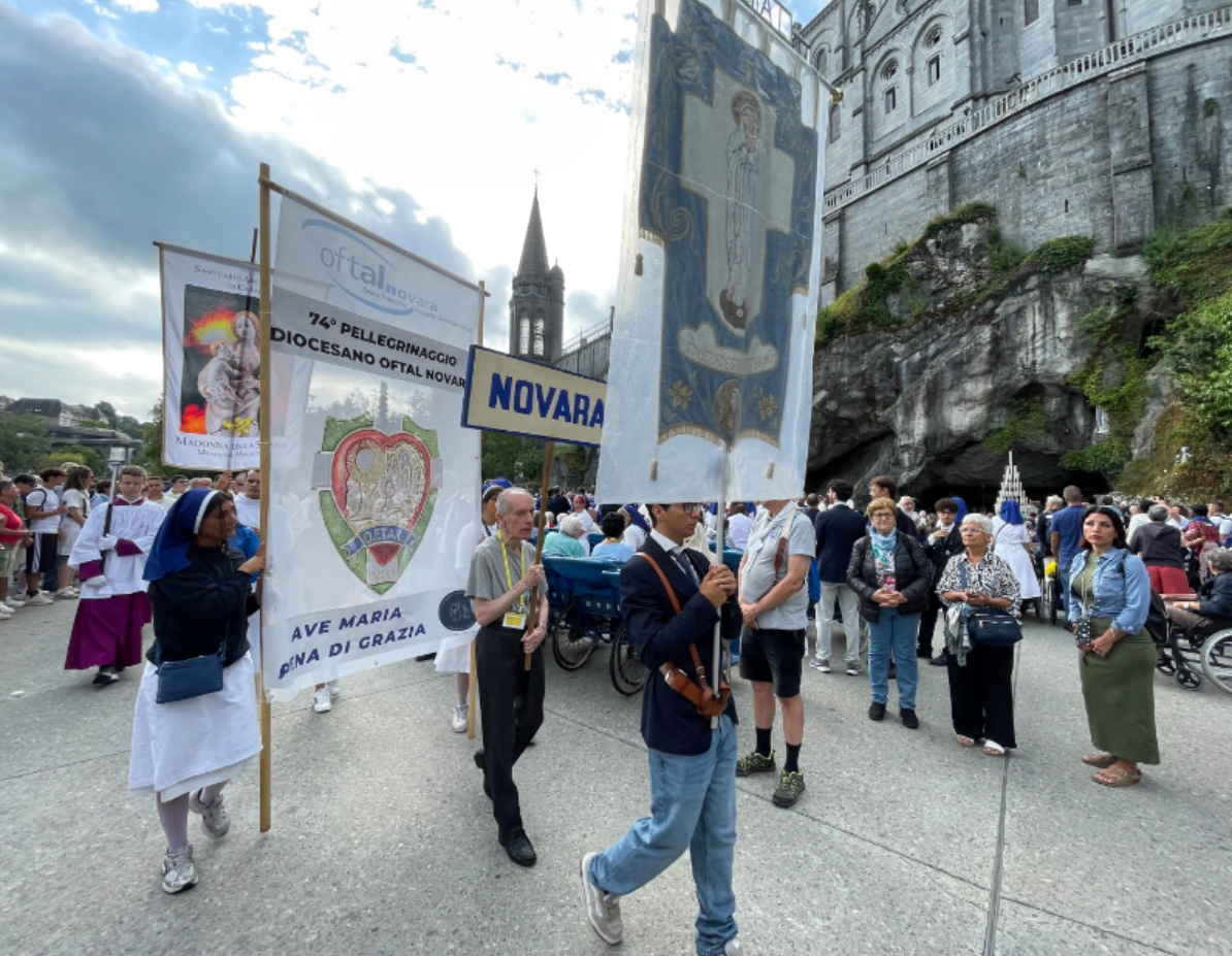 Lourdes, l’album dei ricordi dei 400 novaresi in pellegrinaggio con l’Oftal