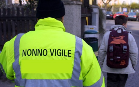Novara cerca i “Nonni Vigile” per il nuovo anno scolastico: si inizia a ottobre