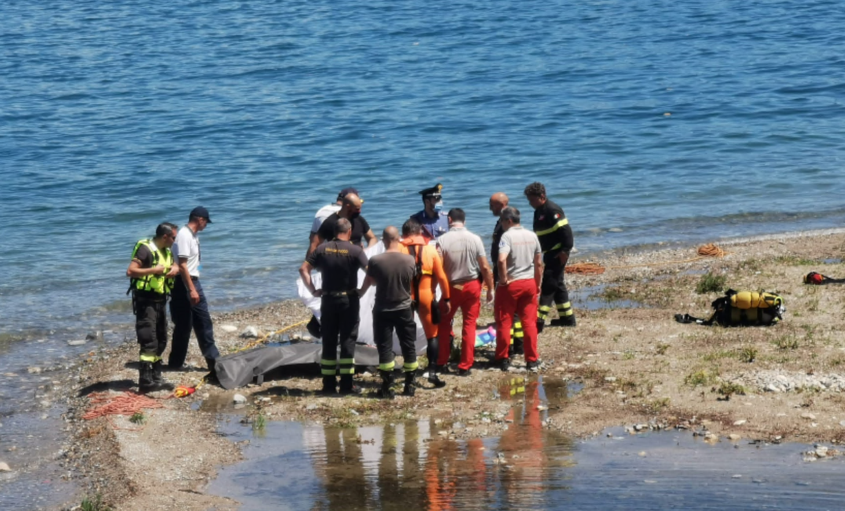Annegò nel lago per cercare di salvare i figli: cinque anni dopo le indagini non sono ancora concluse