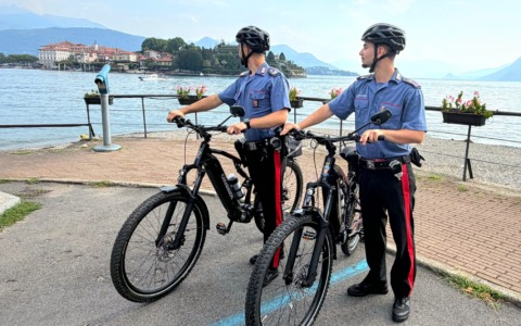 Stresa, rubano biciclette di valore e le nascondono nella vegetazione: denunciati due 23enni