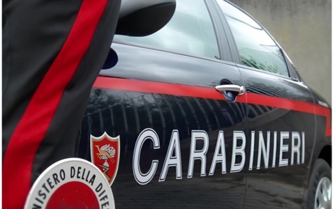 Aggressione con un manganello nel centro di Verbania, denunciato un 43enne