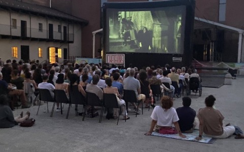Prosegue l’Estate Novarese nel Cortile del Castello: ecco le prossime date