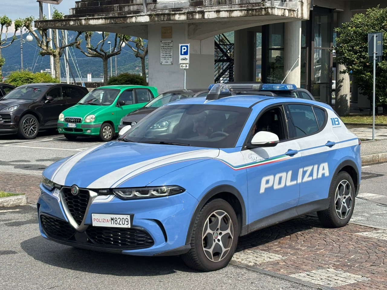 Omegna, provoca un incidente e fugge dall’ospedale prima dei controlli alcolemici: rintracciato dalla Polizia