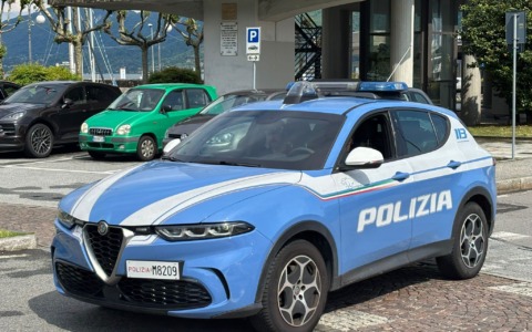 Omegna, provoca un incidente e fugge dall’ospedale prima dei controlli alcolemici: rintracciato dalla Polizia