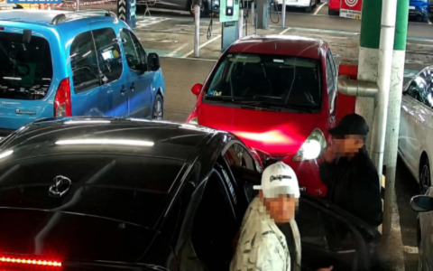 Minorenne denunciato per il furto con la tecnica della monetina