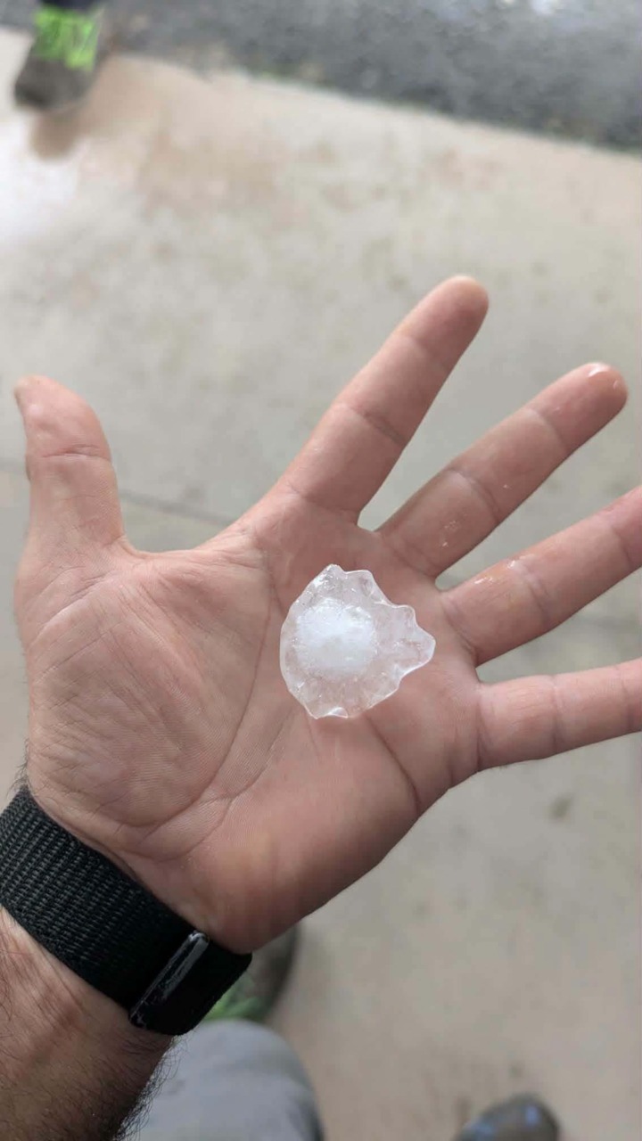 Maltempo, il Novarese nella morsa dei temporali: grandine, allagamenti e alberi abbattuti