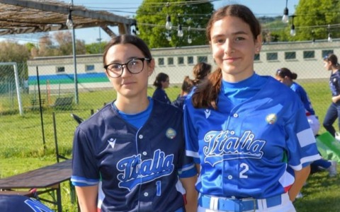 Softball, altre due novaresi in azzurro: Lisa Favino e Viola Milan convocate nell’Italia U13