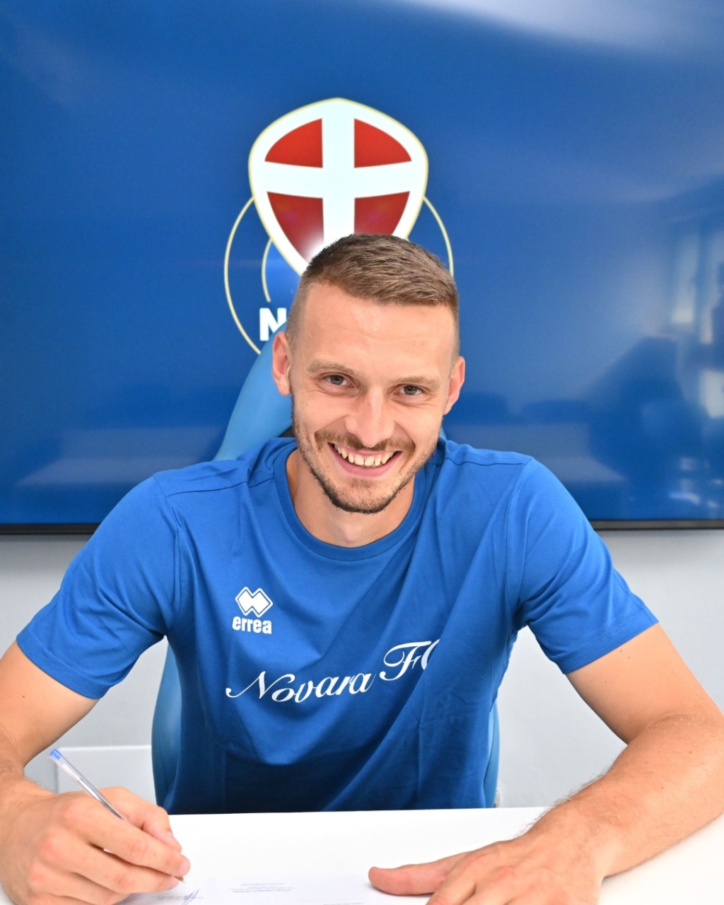 Novara, rinforzo a centrocampo: Marco Nichetti firma fino al 2028