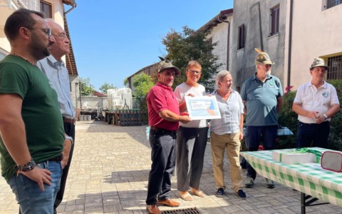 Dagli Alpini di Recetto una donazione al “C’Entro” del Cisa Ovest Ticino